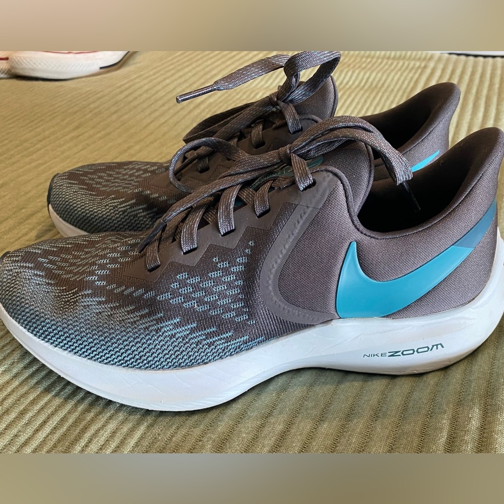 Women’s Nike zoom running shoe